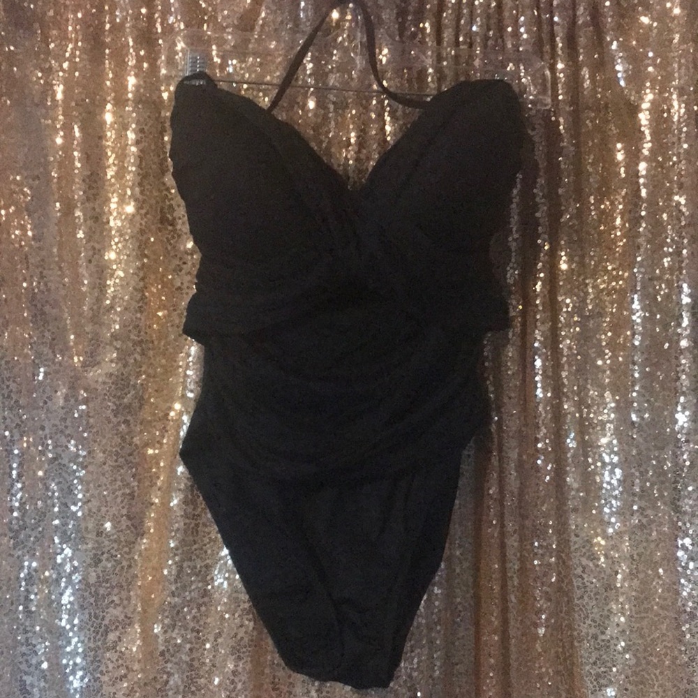 NWOT La Blanca Strapless Halter Swim w/ sticker
